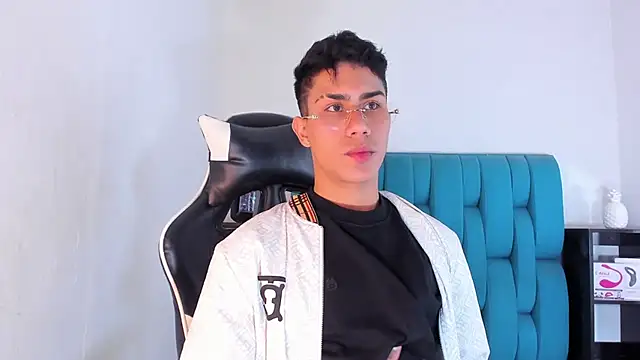 Snapshot of AlanNaughty chatting on March 3, 8:29 pm AlanNaughty online show from March 3, 8:29 pm