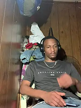 Snapshot of Tristris100 chatting on December 9, 9:22 pm Tristris100 online show from December 9, 9:22 pm