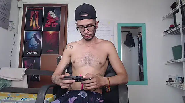 Snapshot of alisterxxx chatting on March 11, 6:52 pm alisterxxx online show from March 11, 6:52 pm
