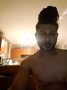 Snapshot of tropikboy chatting on March 13, 11:59 pm tropikboy online show from March 13, 11:59 pm