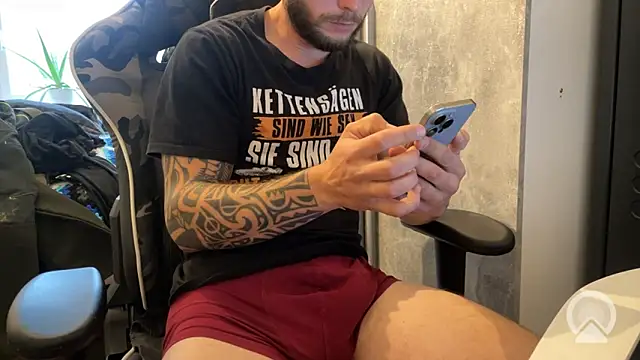 Snapshot of bigdick19cm90 chatting on October 8, 2:21 pm bigdick19cm90 online show from October 8, 2:21 pm