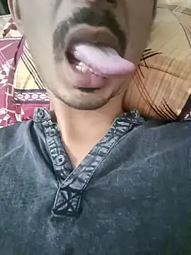 dreamtoungelick69 online show from April 2, 8:16 pm