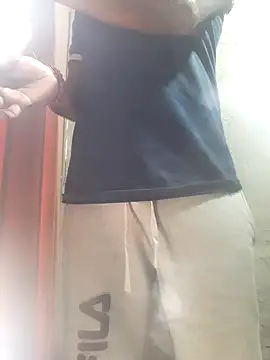 Snapshot of xxxsexy27 chatting on February 11, 7:02 am xxxsexy27 online show from February 11, 7:02 am