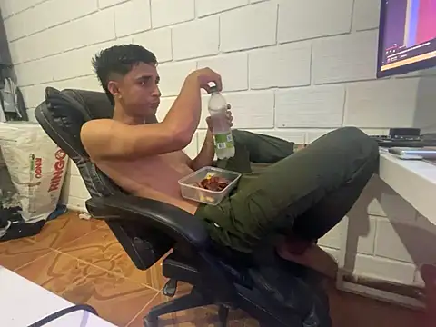 Max TheHorseDick online show from February 8, 4:07 am