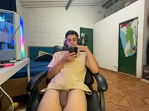 Max TheHorseDick online show from April 14, 3:50 am