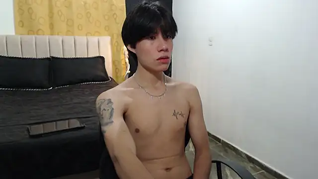 Snapshot of Elio-cam chatting on February 19, 8:22 am Elio-cam online show from February 19, 8:22 am