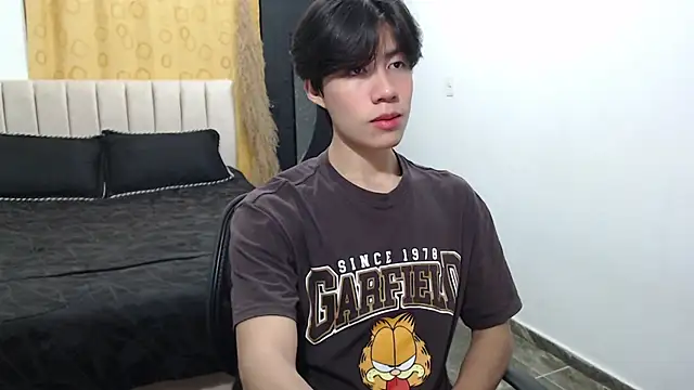 Snapshot of Elio-cam chatting on December 25, 8:18 am Elio-cam online show from December 25, 8:18 am