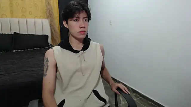 Snapshot of Elio-cam chatting on December 11, 8:49 am Elio-cam online show from December 11, 8:49 am