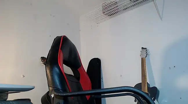Snapshot of dann_hill chatting on January 13, 10:56 pm dann hill online show from January 13, 10:56 pm