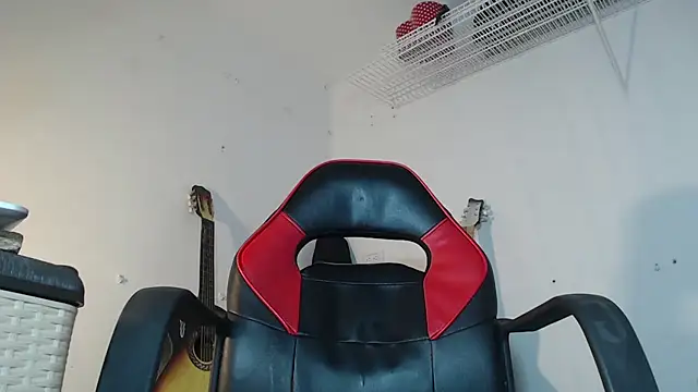 Snapshot of dann_hill chatting on February 18, 9:42 pm dann hill online show from February 18, 9:42 pm