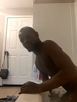 Maculine Stayr online show from February 7, 10:30 pm