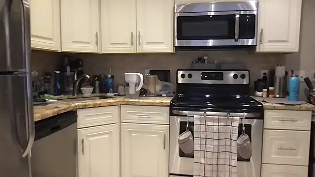 BigGuyMuscle online show from February 11, 6:11 pm