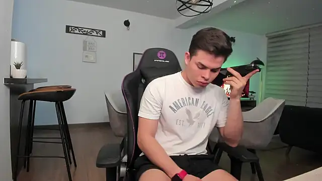 alejooo twink online show from March 2, 5:12 am