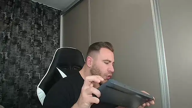 Thori92 online show from January 12, 1:37 pm