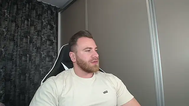 Thori92 online show from March 5, 5:39 pm