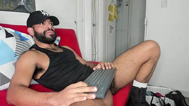 sweatyhairypig23 online show from January 18, 2:24 am