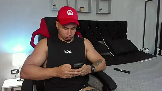 tyler hank01 online show from November 2, 10:47 pm