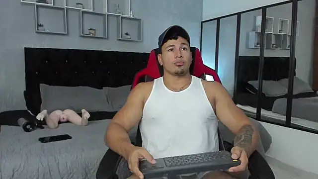 tyler hank01 online show from October 15, 9:00 pm