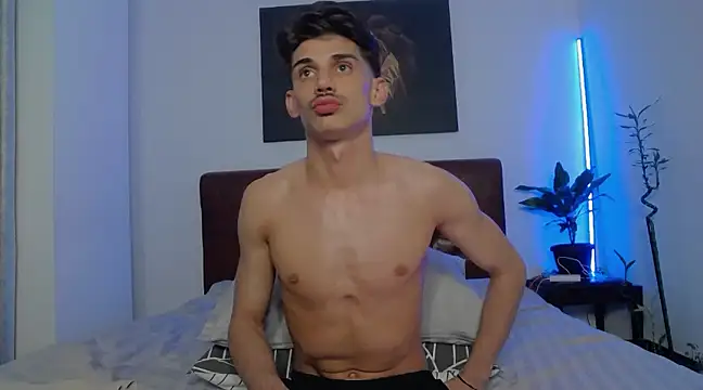 Snapshot of DanielCrush1 chatting on March 19, 10:42 pm DanielCrush1 online show from March 19, 10:42 pm