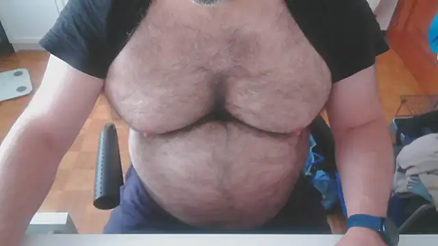 mikeyhotbear online show from May 25, 5:46 am