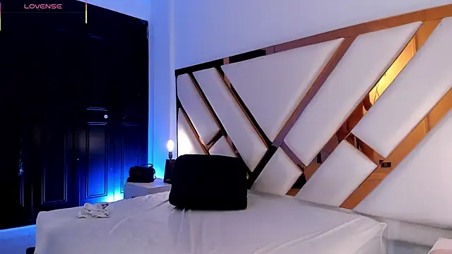 Aron cruz online show from April 4, 1:19 pm