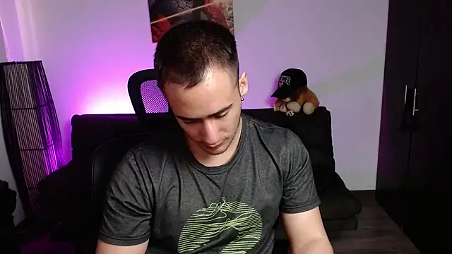 Snapshot of AlexRivera6 chatting on January 20, 10:48 pm AlexRivera6 online show from January 20, 10:48 pm