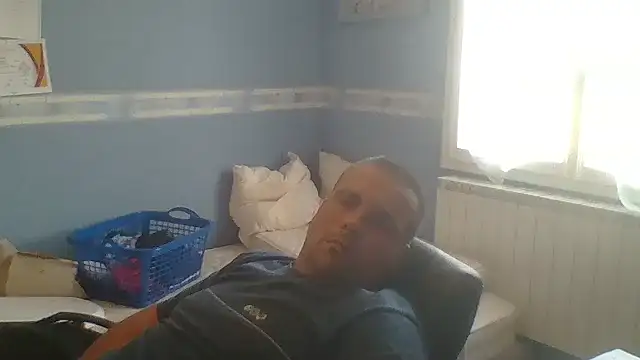 manubm03 online show from September 12, 10:04 am