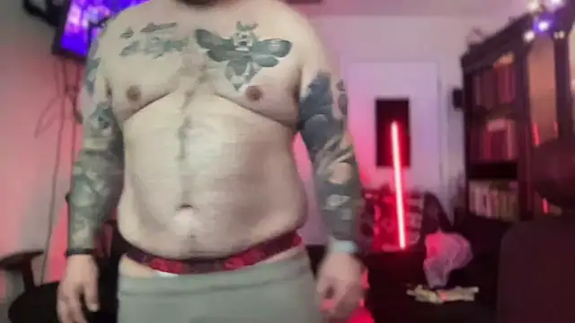 BeardedBear999 online show from May 20, 1:39 pm