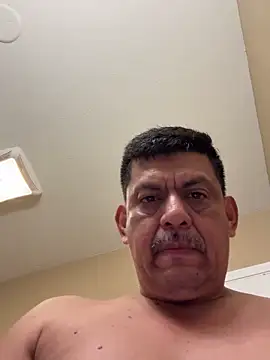 Snapshot of pumaHotz chatting on March 7, 10:21 pm pumaHotz online show from March 7, 10:21 pm