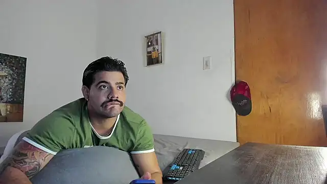 Snapshot of _Coddygold_ chatting on December 20, 12:38 pm  Coddygold  online show from December 20, 12:38 pm