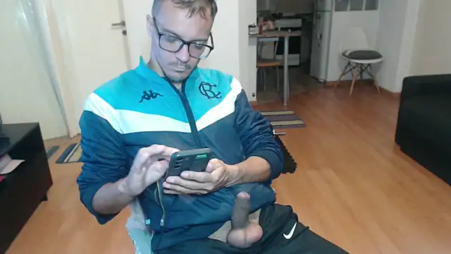 guachin hunk online show from June 5, 3:33 am