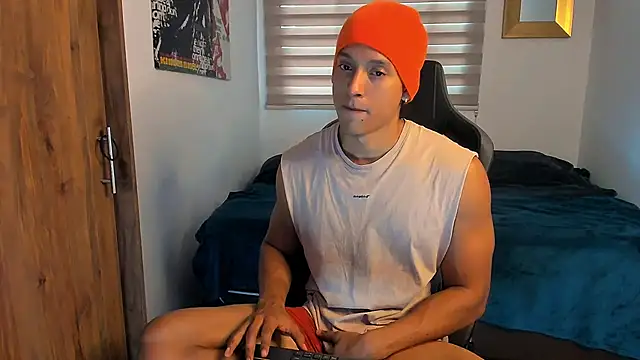 Liam V online show from December 11, 11:43 am