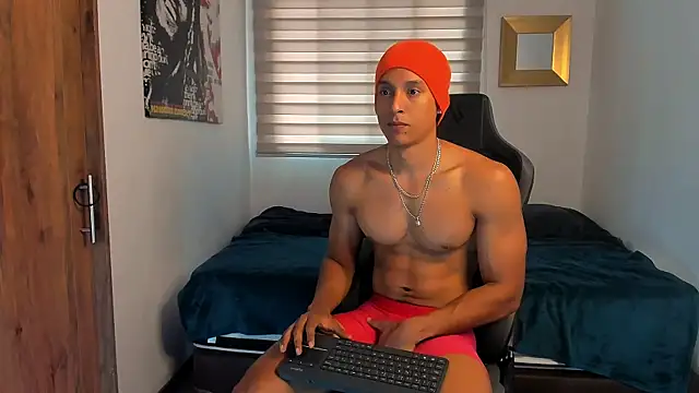 Liam V online show from December 4, 12:25 pm