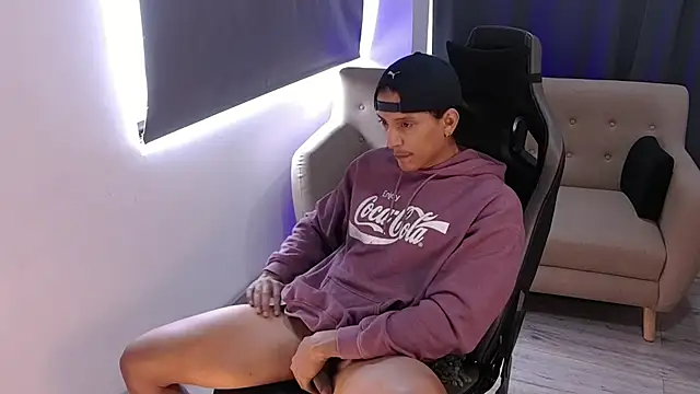 Liam V online show from March 25, 5:17 pm