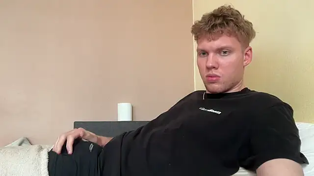 Snapshot of sexybooii6968 chatting on October 21, 12:52 pm sexybooii6968 online show from October 21, 12:52 pm