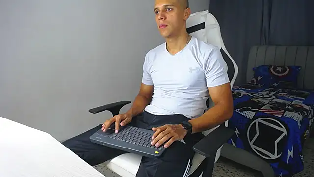 DavidAngell7 online show from February 20, 4:07 am