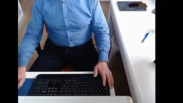 dutchpornking online show from March 6, 7:27 am