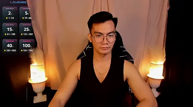 000batman000 online show from February 10, 7:04 am