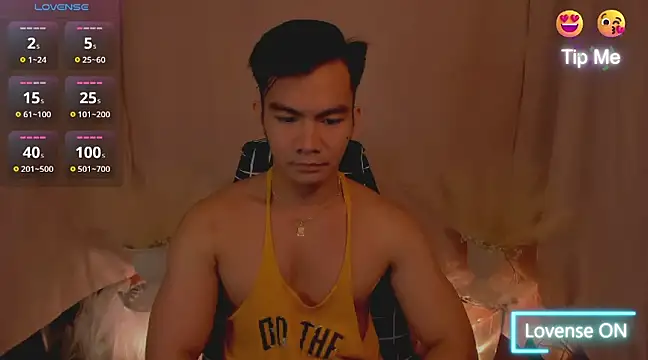 000batman000 online show from December 6, 11:25 pm