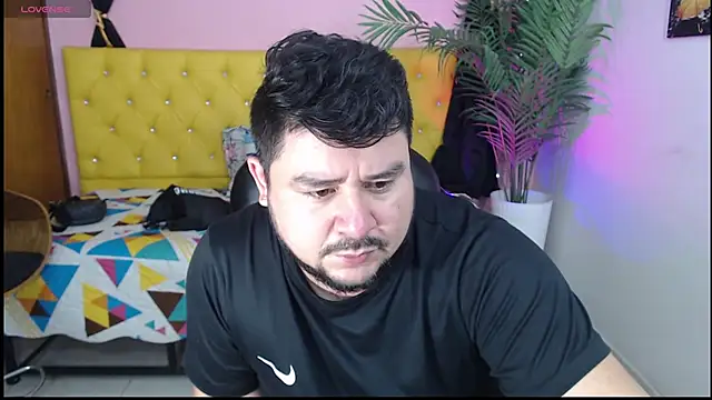 Snapshot of oso_dirty_ chatting on December 4, 5:33 pm oso dirty online show from December 4, 5:33 pm