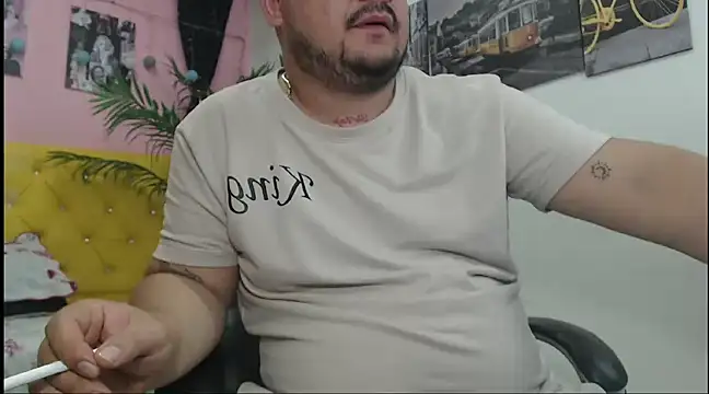 Snapshot of oso_dirty_ chatting on December 23, 5:43 pm oso dirty online show from December 23, 5:43 pm