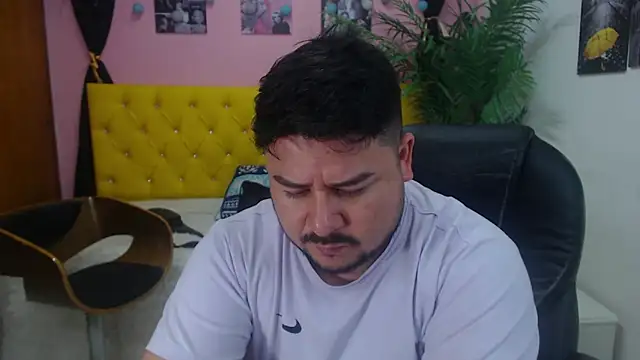 Snapshot of oso_dirty_ chatting on February 26, 5:39 pm oso dirty online show from February 26, 5:39 pm