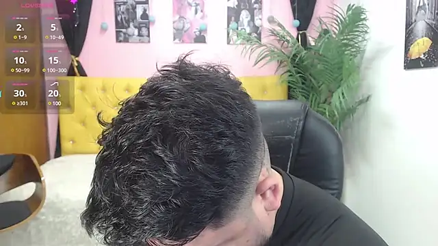 Snapshot of oso_dirty_ chatting on February 11, 5:40 pm oso dirty online show from February 11, 5:40 pm