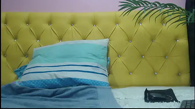 Snapshot of oso_dirty_ chatting on December 15, 5:42 pm oso dirty online show from December 15, 5:42 pm