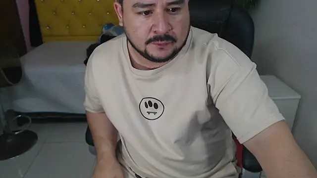 Snapshot of oso_dirty_ chatting on February 20, 5:40 pm oso dirty online show from February 20, 5:40 pm