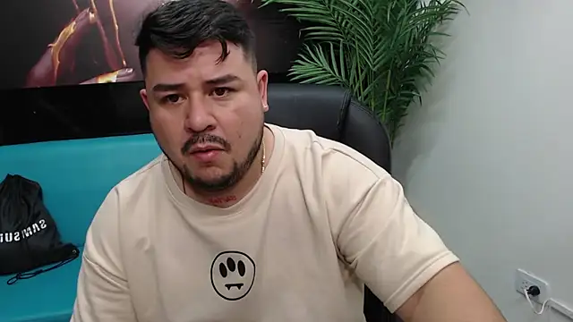 Snapshot of oso_dirty_ chatting on December 19, 5:50 pm oso dirty online show from December 19, 5:50 pm