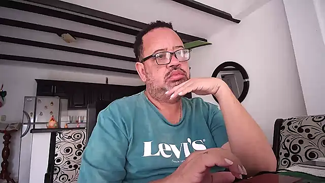 djtomxxx2777 online show from March 13, 12:46 pm