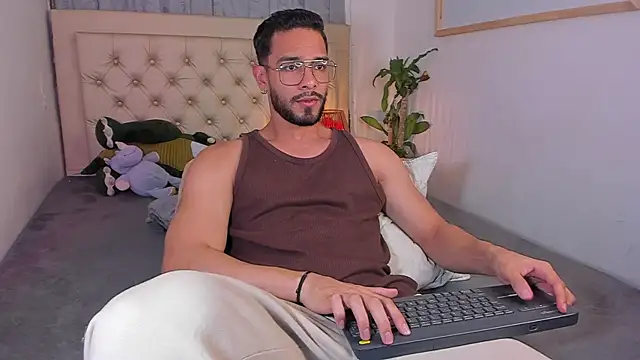 Josseph1  online show from January 24, 12:10 am