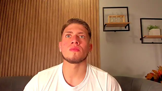 SebastianMaximoff online show from December 16, 7:21 pm