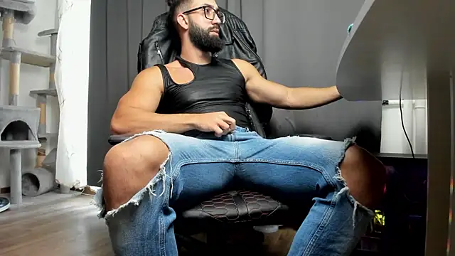 Snapshot of liamaesthetic chatting on October 22, 7:34 am liamaesthetic online show from October 22, 7:34 am
